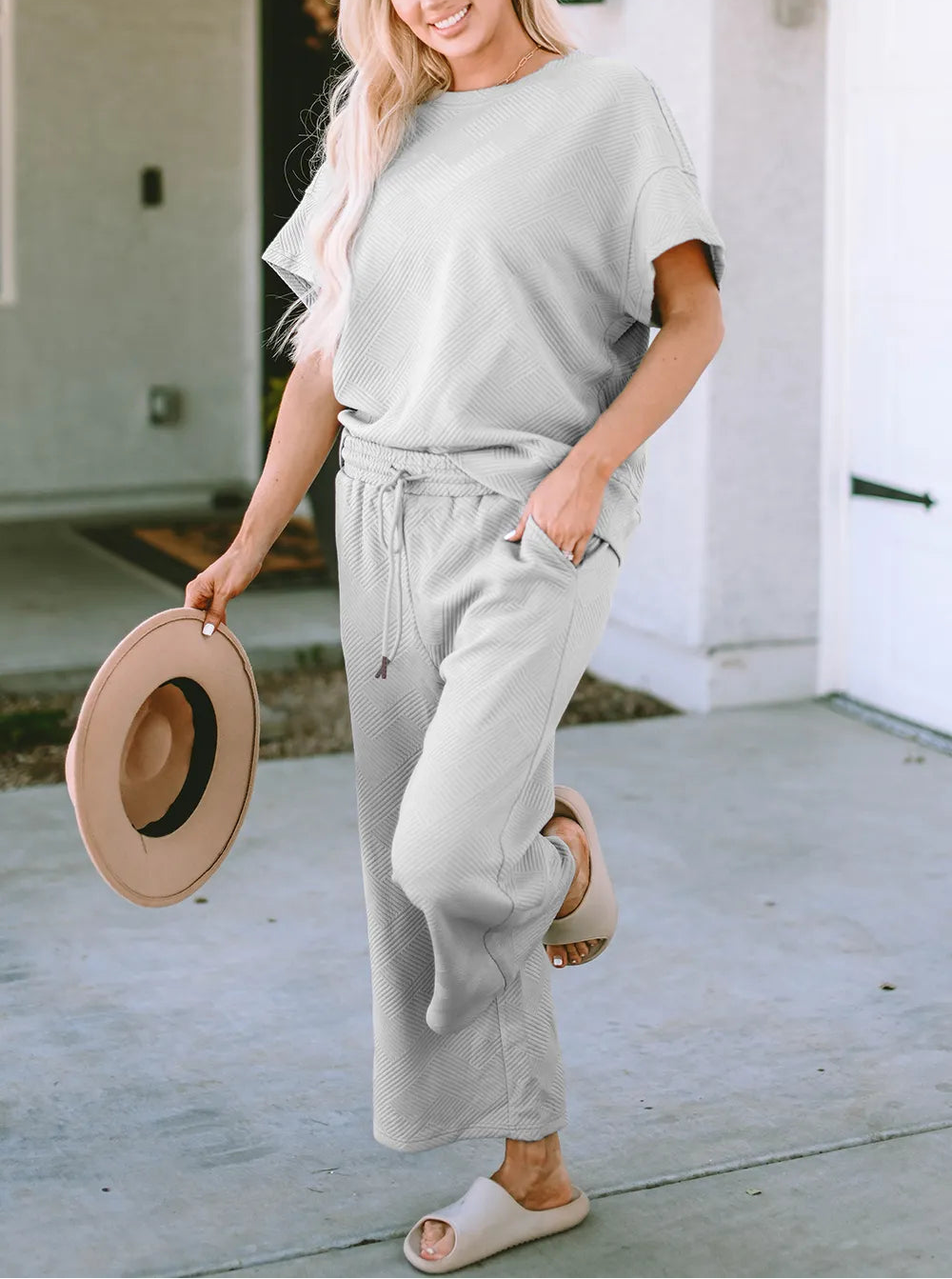 204cff4323774d619d3b4ae44b06a736-Max